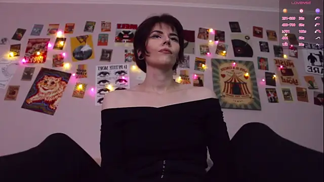 Luna Blake online show from June 2026 05:52:02 PM