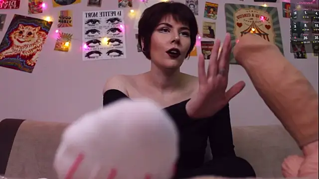Luna Blake online show from April 2026 04:25:01 PM