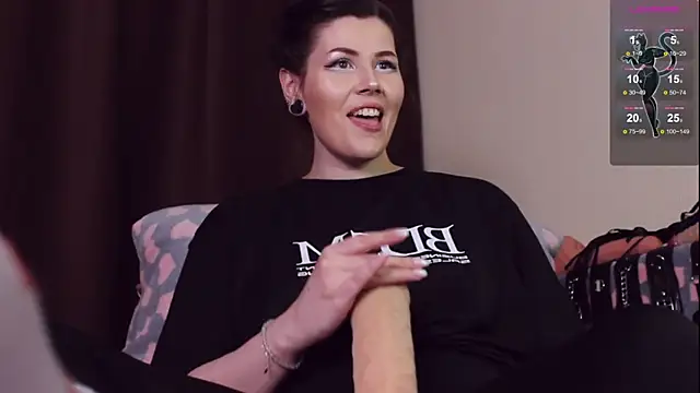 Snapshot of Luna_Blake chatting on February 2025 07:31:02 PM Luna Blake online show from February 2025 07:31:02 PM