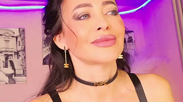 Snapshot of NaomiBlack35 chatting on October 2025 06:44:01 PM NaomiBlack35 online show from October 2025 06:44:01 PM