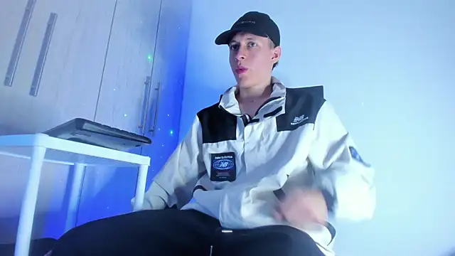 Snapshot of enzo_bvlgari chatting on March 2025 10:52:02 PM enzo bvlgari online show from March 2025 10:52:02 PM