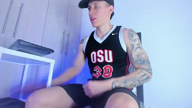 Snapshot of enzo_bvlgari chatting on March 2025 09:41:02 PM enzo bvlgari online show from March 2025 09:41:02 PM