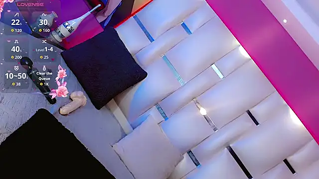 Snapshot of BimboCurvyy chatting on December 2025 06:25:02 AM BimboCurvyy online show from December 2025 06:25:02 AM