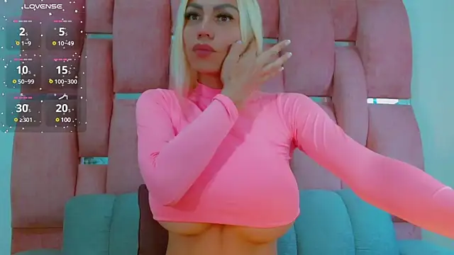 Snapshot of BimboCurvyy chatting on December 2024 09:53:02 PM BimboCurvyy online show from December 2024 09:53:02 PM