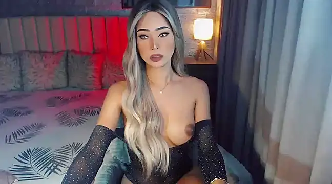 Snapshot of Miss_Amandaversace chatting on January 2025 01:30:02 PM Miss Amandaversace online show from January 2025 01:30:02 PM