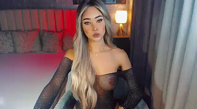 Snapshot of Miss_Amandaversace chatting on January 2025 07:10:02 PM Miss Amandaversace online show from January 2025 07:10:02 PM