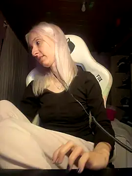 Snapshot of bunnydark00 chatting on October 2025 12:13:01 AM bunnydark00 online show from October 2025 12:13:01 AM