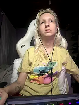 Snapshot of bunnydark00 chatting on November 2025 02:05:02 AM bunnydark00 online show from November 2025 02:05:02 AM