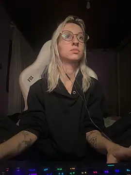 Snapshot of bunnydark00 chatting on September 2025 12:06:01 AM bunnydark00 online show from September 2025 12:06:01 AM