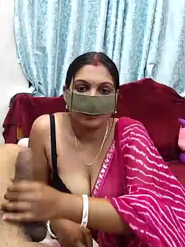 Snapshot of Queen_Dolly chatting on February 2025 06:11:02 PM Queen Dolly online show from February 2025 06:11:02 PM