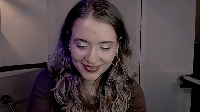 Snapshot of risha_laas chatting on December 2024 07:11:02 PM risha laas online show from December 2024 07:11:02 PM