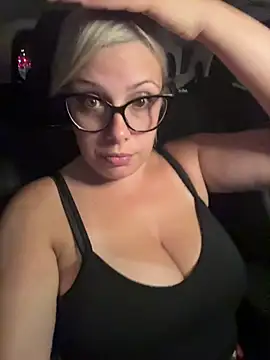 Snapshot of EvaWelly chatting on June 2026 08:26:02 PM EvaWelly online show from June 2026 08:26:02 PM
