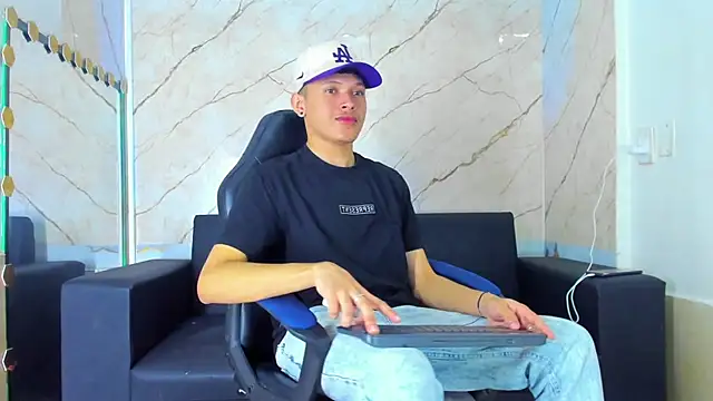 Snapshot of robertsmith_1 chatting on November 2025 05:01:01 AM robertsmith 1 online show from November 2025 05:01:01 AM