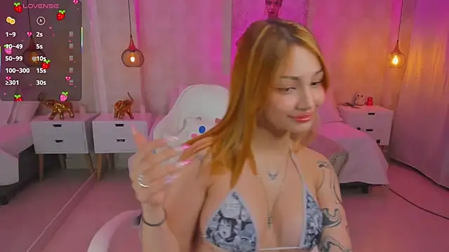 Snapshot of LITTLE-VIVI chatting on October 2025 03:21:01 AM LITTLE-VIVI online show from October 2025 03:21:01 AM