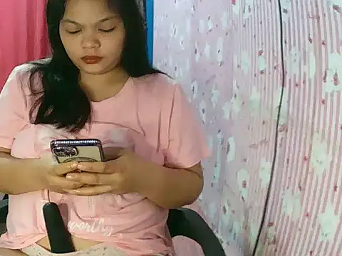 Snapshot of shaira4u chatting on April 2026 08:21:01 PM shaira4u online show from April 2026 08:21:01 PM