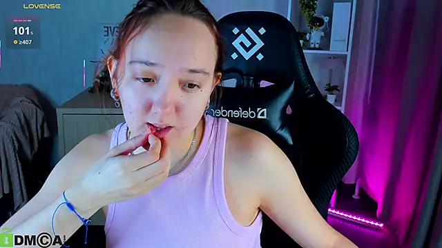 Fera1 Berry online show from November 2025 03:37:01 PM