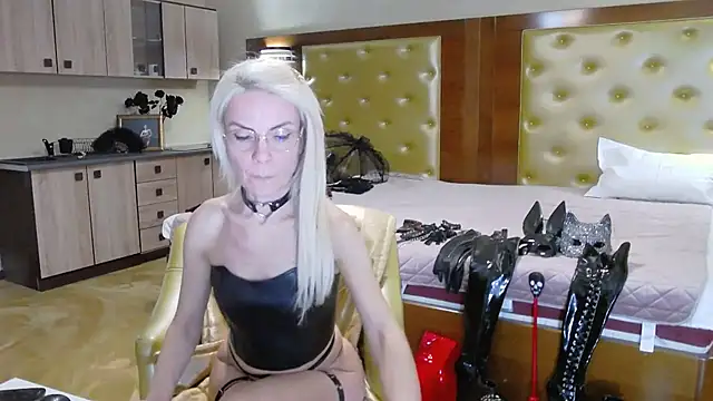 DomCaprisse online show from October 2025 12:03:01 PM