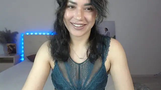 Snapshot of RoxannePure chatting on May 2026 03:42:02 AM RoxannePure online show from May 2026 03:42:02 AM