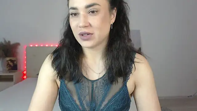 Snapshot of RoxannePure chatting on April 2026 03:54:02 AM RoxannePure online show from April 2026 03:54:02 AM