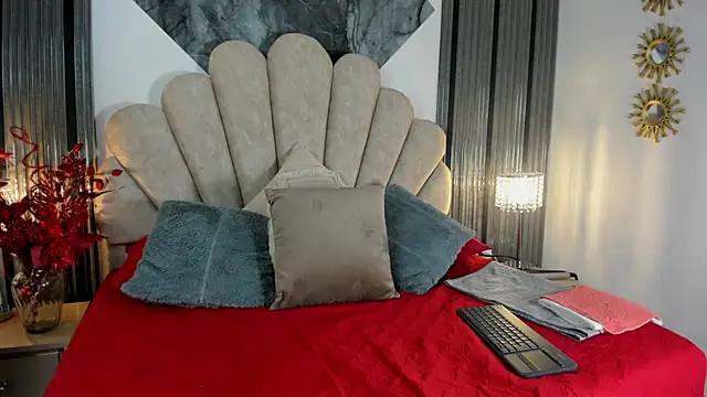 Naughty  Mom online show from January 2026 02:32:02 PM