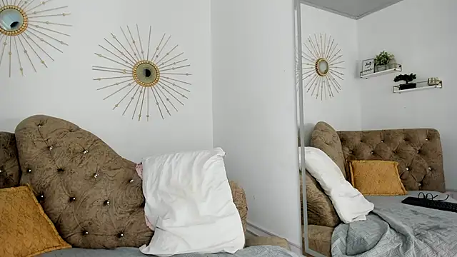 Snapshot of Naughty__Mom chatting on March 2025 06:13:02 PM Naughty Mom online show from March 2025 06:13:02 PM