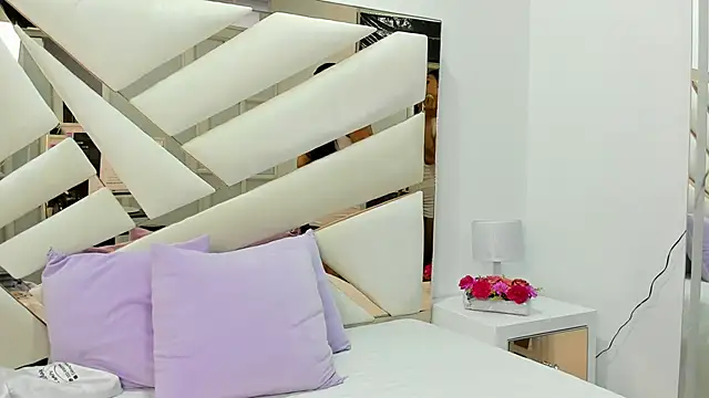 Snapshot of Naughty__Mom chatting on March 2025 09:56:01 AM Naughty Mom online show from March 2025 09:56:01 AM