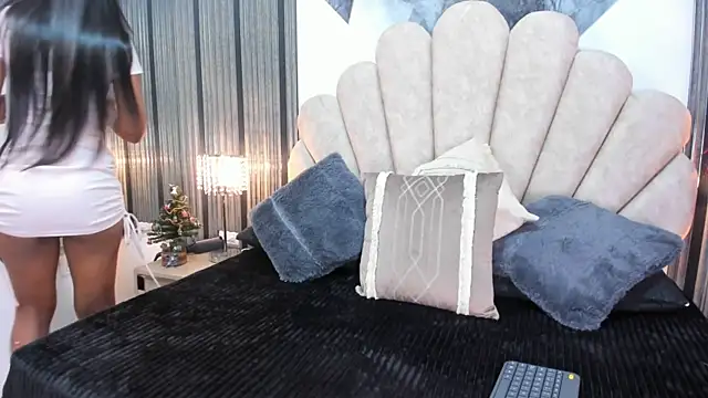 Naughty  Mom online show from December 2025 12:18:01 PM