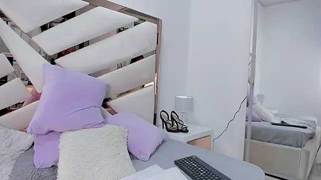 Snapshot of Naughty__Mom chatting on February 2025 10:19:01 PM Naughty Mom online show from February 2025 10:19:01 PM