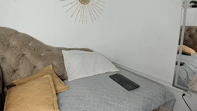 Snapshot of Naughty__Mom chatting on February 2025 09:33:02 AM Naughty Mom online show from February 2025 09:33:02 AM