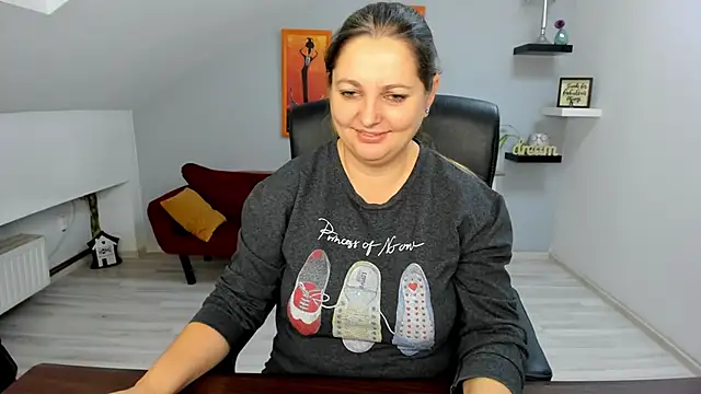 Snapshot of LollaGirl chatting on November 2025 04:24:02 AM LollaGirl online show from November 2025 04:24:02 AM