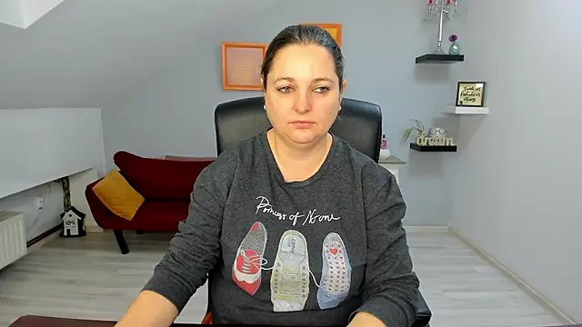 Snapshot of LollaGirl chatting on February 2026 04:10:01 AM LollaGirl online show from February 2026 04:10:01 AM