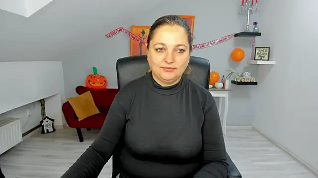 Snapshot of LollaGirl chatting on October 2025 04:22:02 AM LollaGirl online show from October 2025 04:22:02 AM