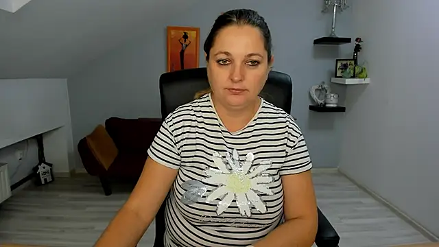 LollaGirl online show from September 2025 03:24:02 AM