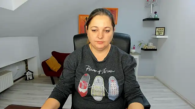 Snapshot of LollaGirl chatting on November 2025 04:13:02 AM LollaGirl online show from November 2025 04:13:02 AM