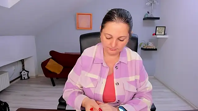 LollaGirl online show from April 2026 03:08:01 AM