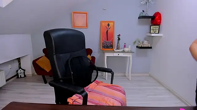 LollaGirl online show from March 2026 04:05:02 AM