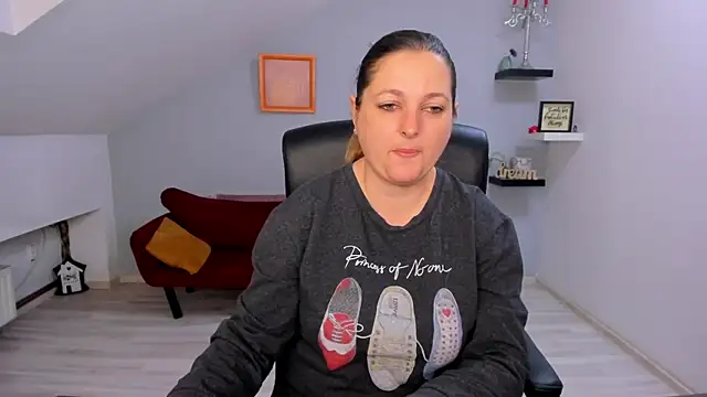 LollaGirl online show from April 2026 03:24:02 AM