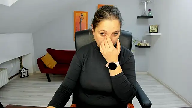 Snapshot of LollaGirl chatting on November 2025 04:22:01 AM LollaGirl online show from November 2025 04:22:01 AM