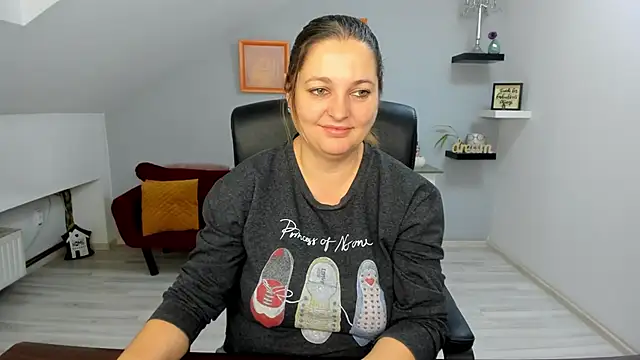 Snapshot of LollaGirl chatting on November 2025 03:51:04 AM LollaGirl online show from November 2025 03:51:04 AM