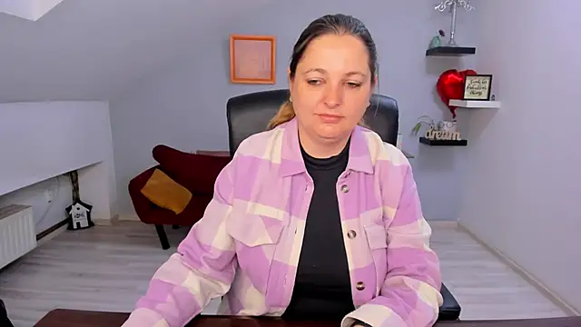 LollaGirl online show from March 2026 04:22:01 AM