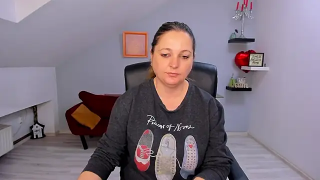 LollaGirl online show from March 2026 04:13:01 AM