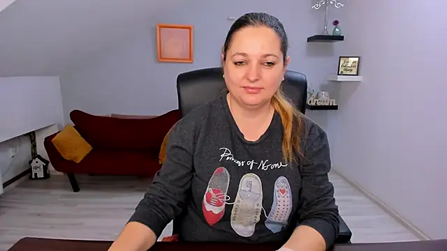 Snapshot of LollaGirl chatting on February 2026 04:20:02 AM LollaGirl online show from February 2026 04:20:02 AM