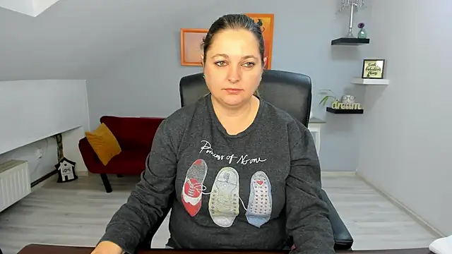 Snapshot of LollaGirl chatting on December 2025 04:17:02 AM LollaGirl online show from December 2025 04:17:02 AM