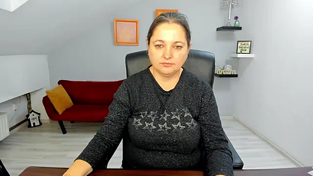 Snapshot of LollaGirl chatting on December 2025 04:29:01 AM LollaGirl online show from December 2025 04:29:01 AM