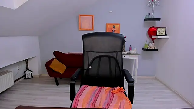 LollaGirl online show from March 2026 04:23:01 AM