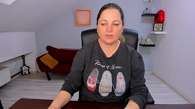 LollaGirl online show from March 2026 04:09:01 AM