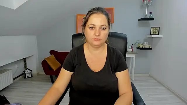 Snapshot of LollaGirl chatting on October 2025 03:16:01 AM LollaGirl online show from October 2025 03:16:01 AM