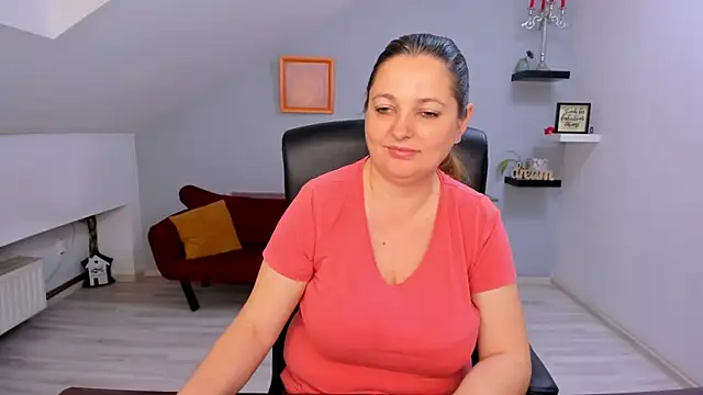 LollaGirl online show from April 2026 03:20:02 AM