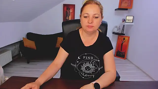 LollaGirl online show from May 2026 03:24:02 AM