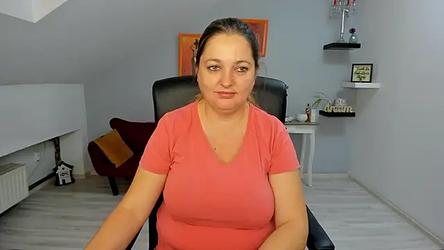 Snapshot of LollaGirl chatting on November 2025 04:17:02 AM LollaGirl online show from November 2025 04:17:02 AM